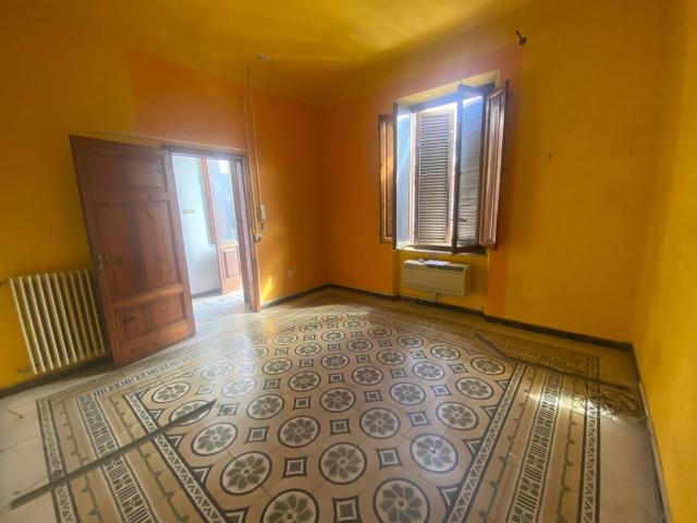 Appartamento in vendita a San Marco Lucca in Da ristrutturare composto da 6vani