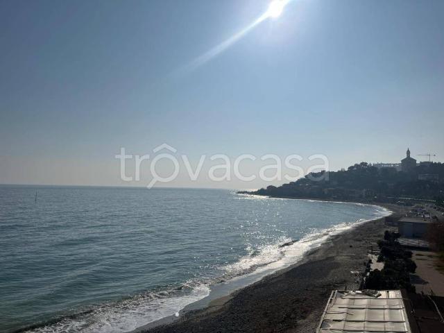 Appartamento in vendita a Sanremo via al mare, 42, Bussana