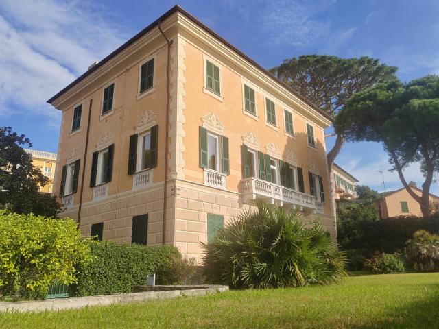 APPARTAMENTO in VENDITA a SANTA MARGHERITA LIGURE di 7 vani