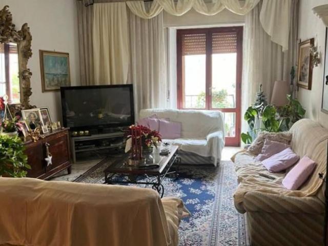Appartamento in vendita a Santa Maria Pisa in Da rivedere composto da 8vani