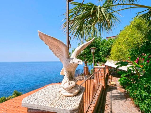 Appartamento in vendita a Sant'Alessio Siculo ME