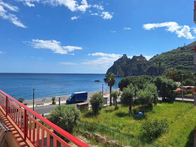 Appartamento in vendita a Sant'Alessio Siculo ME