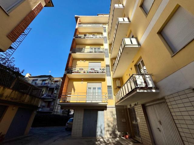 Appartamento in vendita a Sant'Anna Lucca in Da rivedere composto da 6vani