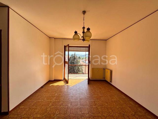 Appartamento in vendita a Santo Stefano Belbo via Giuseppe Ghignone, 2
