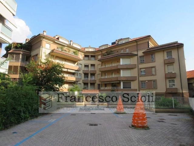 Appartamento in vendita a Saronno piazza Unità d'Italia, 29