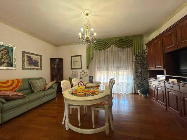 Appartamento in vendita a Sarzana