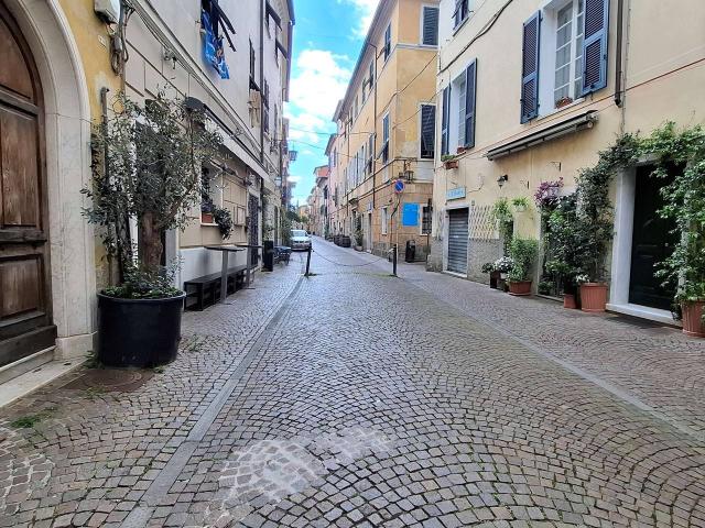 Appartamento in vendita a Sarzana