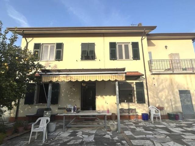 Appartamento in vendita a Sarzana SP