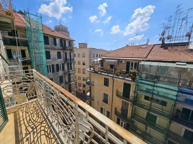 Appartamento in vendita a Savona via Barrili, Centro città