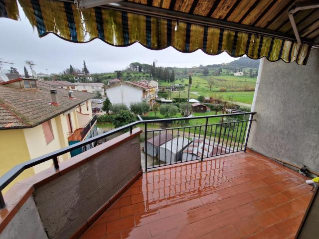 Appartamento in vendita a Seano Carmignano in Discreto composto da 5vani