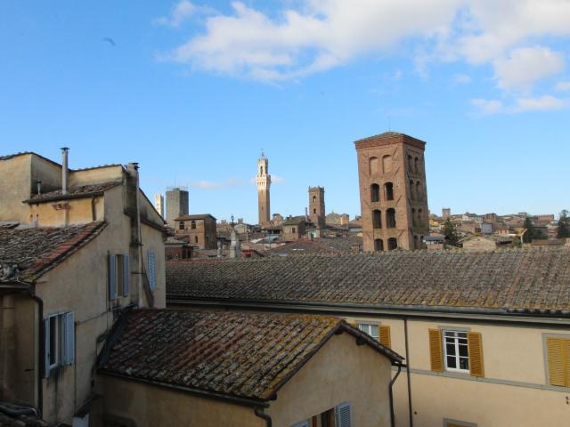 APPARTAMENTO in VENDITA a SIENA CENTRO STORICO di 5 vani