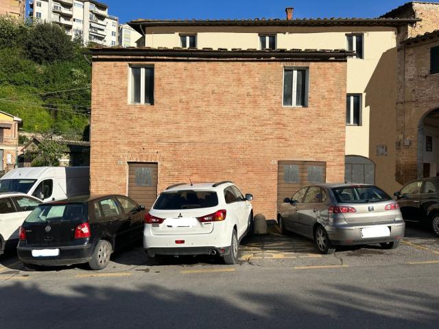 APPARTAMENTO in VENDITA a SIENA Via Fontebranda di 5 vani