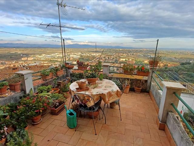 APPARTAMENTO in VENDITA a SINALUNGA di 7 vani