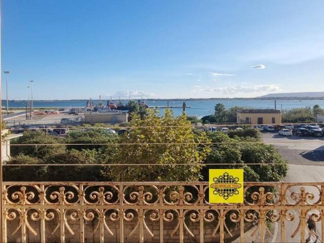 Appartamento in vendita a Siracusa via Somalia, 5, Umberto Ermocrate