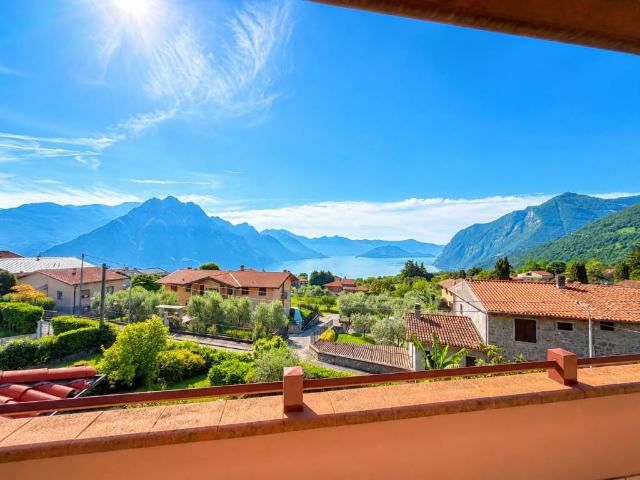 Appartamento in vendita a Solto Collina BG