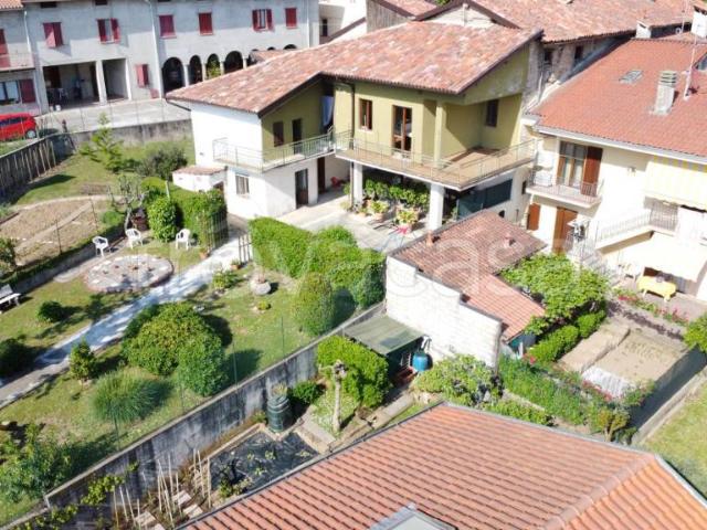 Rustico/casale/corte in vendita a Sotto il Monte Giovanni XXIII via Casoracchio