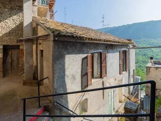 Appartamento in vendita a Turania RI