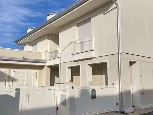Appartamento in vendita a Taglio di Po via bernini, 2