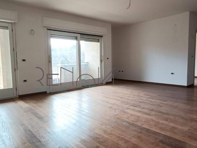 Appartamento in vendita a Teramo, Centro 200m² Teramo