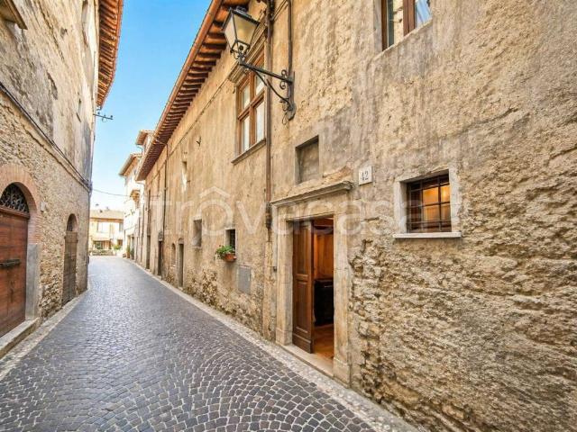 Appartamento in vendita a Toffia via Porta Maggiore, 18