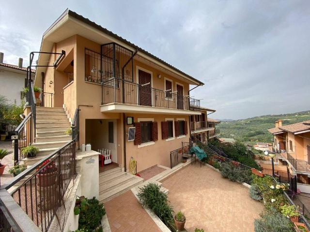 Appartamento in vendita a Toffia RI