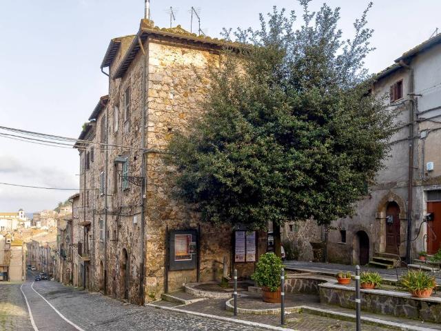 Appartamento in vendita a Tolfa RM
