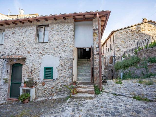 Appartamento in vendita a Tolfa RM