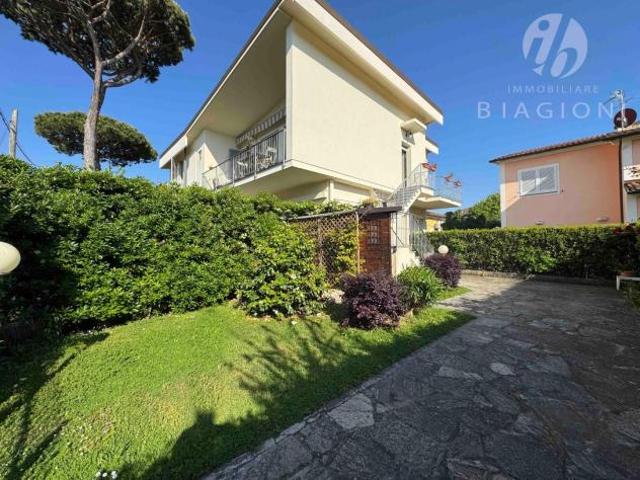 Appartamento in vendita a Tonfano Pietrasanta 75 mq Rif: 1323427