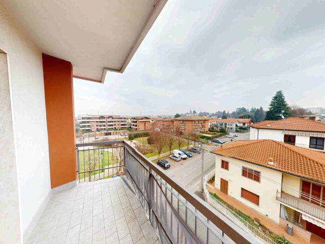 Appartamento in vendita a Tradate, SEMI CENTRO