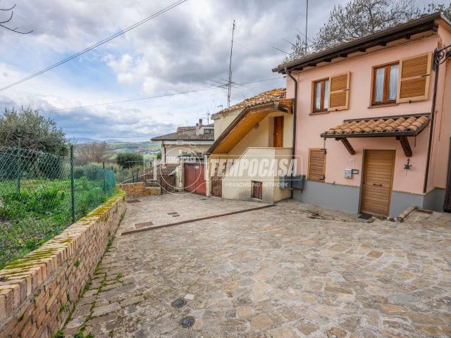 Appartamento in vendita a Trecastelli