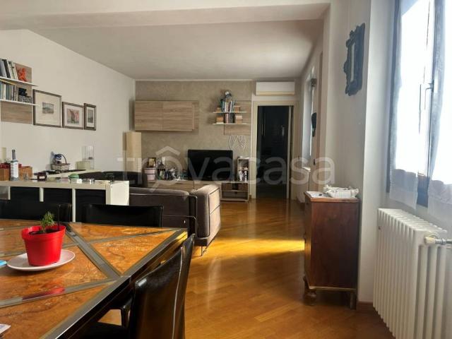 Appartamento in vendita a Treviglio vicolo Manetti, 2
