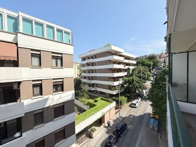 Appartamento in vendita a Trieste TS