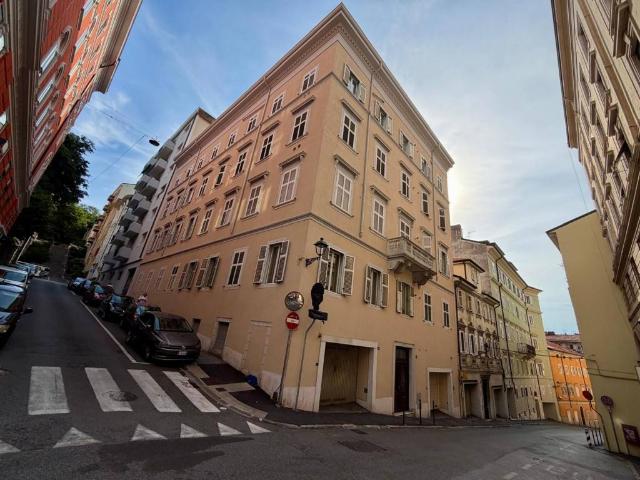 Appartamento in vendita a Trieste TS