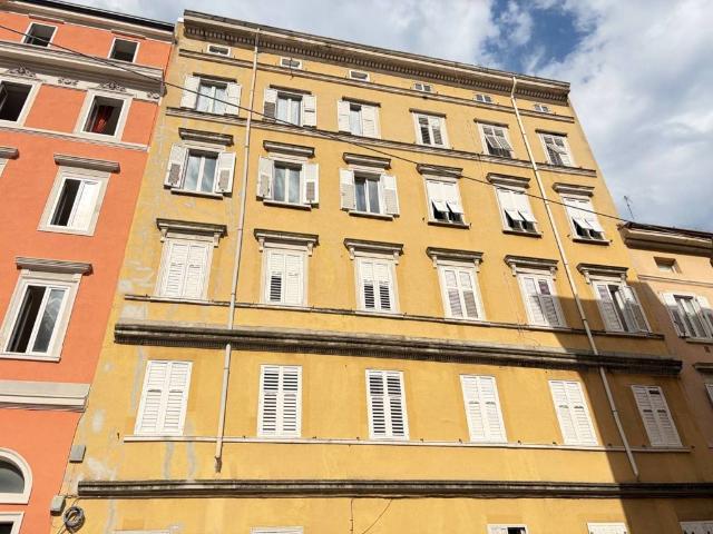Appartamento in vendita a Trieste TS
