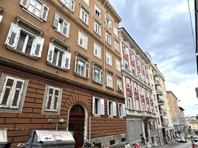 Appartamento in vendita a Trieste TS