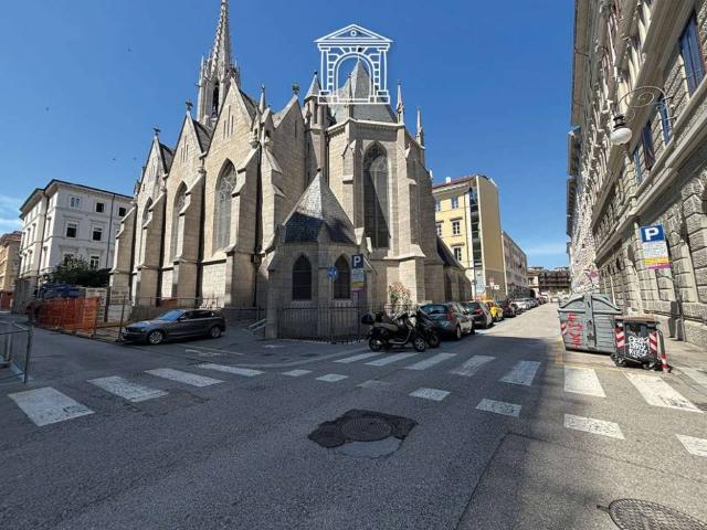 Appartamento in vendita a Trieste TS