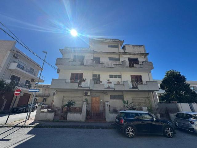 Appartamento in vendita a Valdina via 4 Novembre, 1, Fondachello