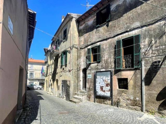 Appartamento in vendita a Valentano VT