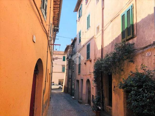 Appartamento in vendita a Valentano VT