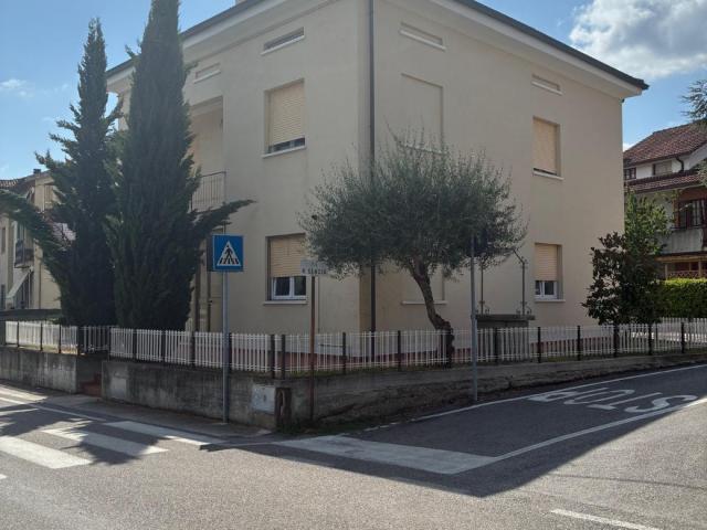APPARTAMENTO in VENDITA a VALLEFOGLIA di 8 vani