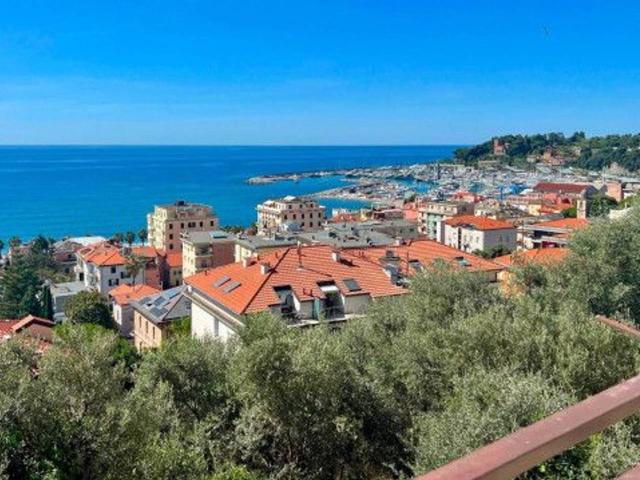 Appartamento in vendita a Varazze
