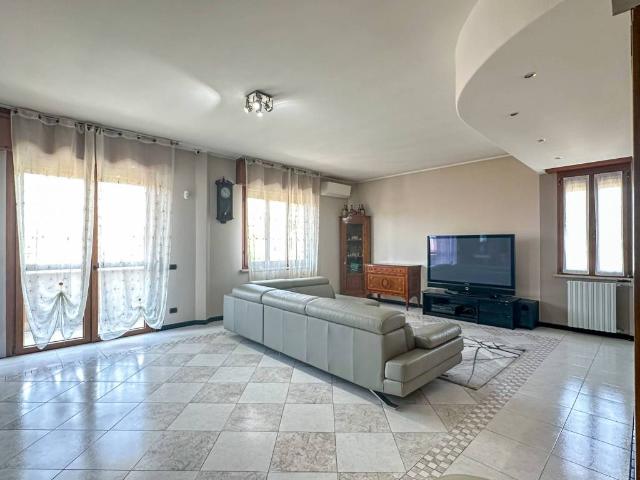 Appartamento in vendita a Varedo MB
