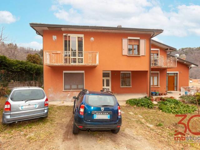 Appartamento in vendita a Varese via dei Cardi, Santa Maria del Monte