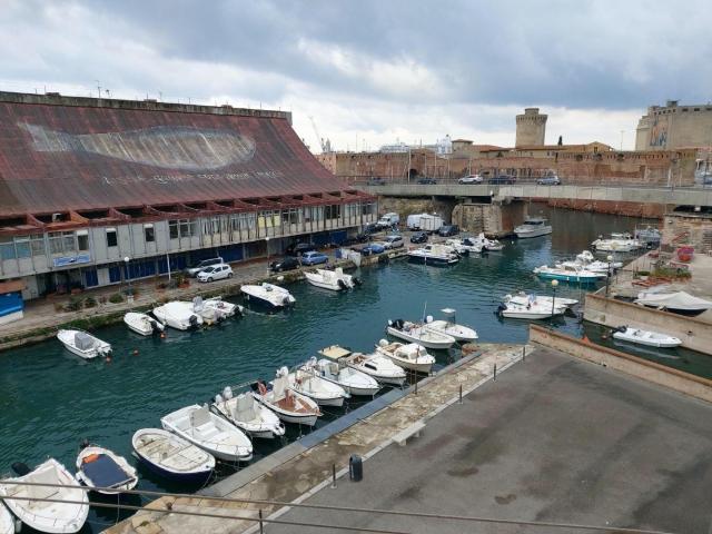 Appartamento in vendita a Venezia Livorno in Da ristrutturare composto da 3vani