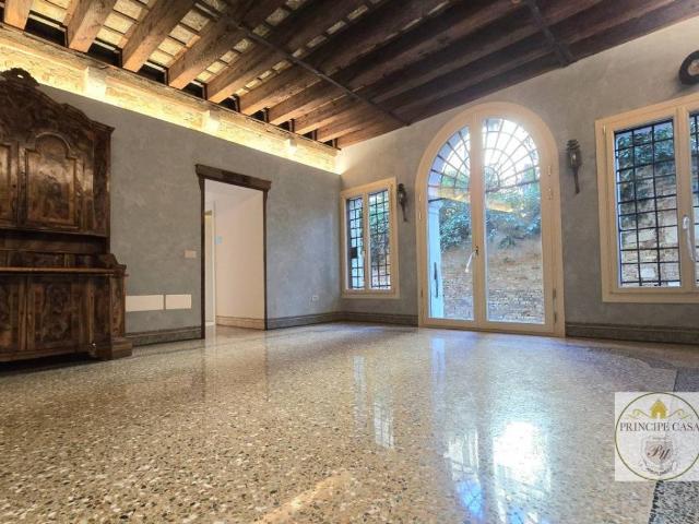 Appartamento in vendita a Venezia VE