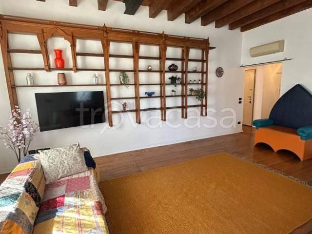 Appartamento in vendita a Venezia via Andrea Costa, 69, Mestre