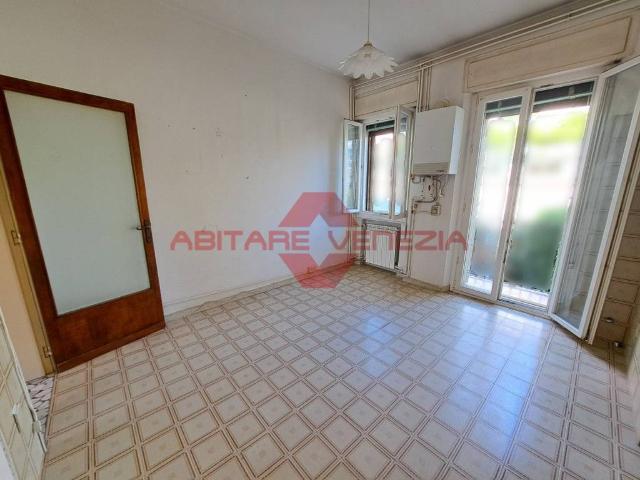 Appartamento in vendita a Venezia via Sandro Gallo 43, Lido di Venezia