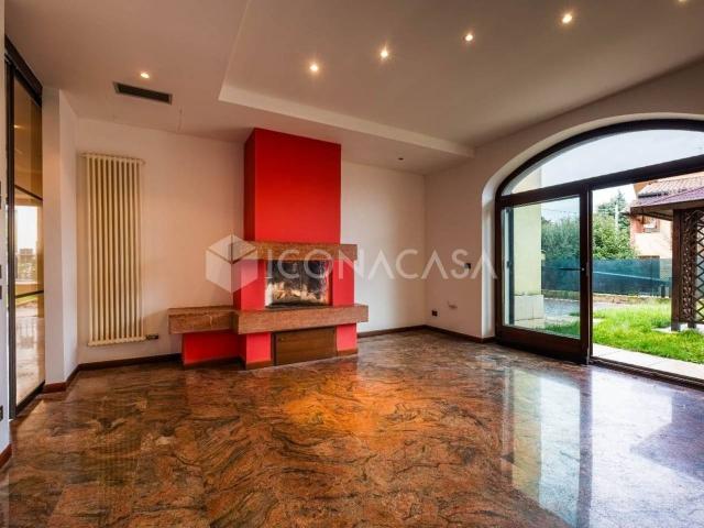 Casa indipendente in vendita a Verona