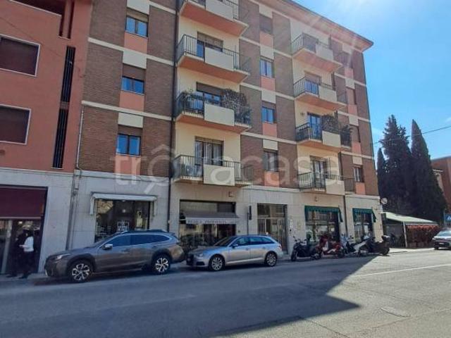 Quadrilocale in vendita a Verona via del Pontiere, 23, Cittadella Porta Nuova
