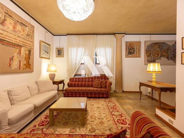 Appartamento in vendita a Verona, Centro Storico